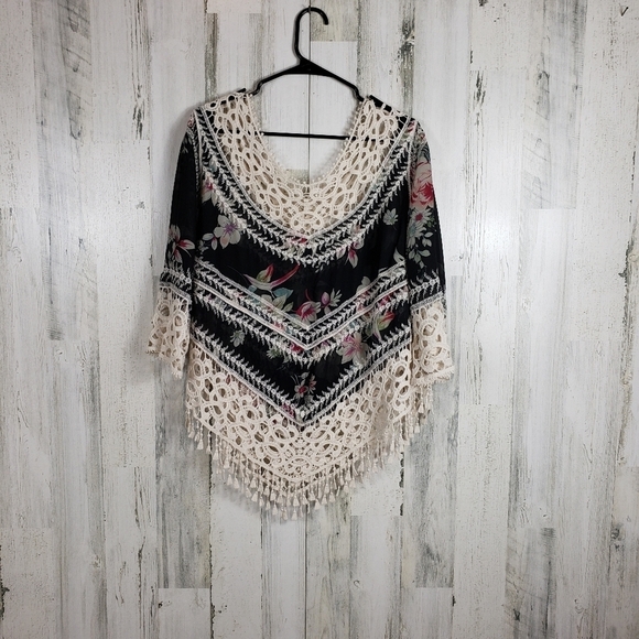 Lapis beautiful sheer,crochet top size small - Picture 1 of 10